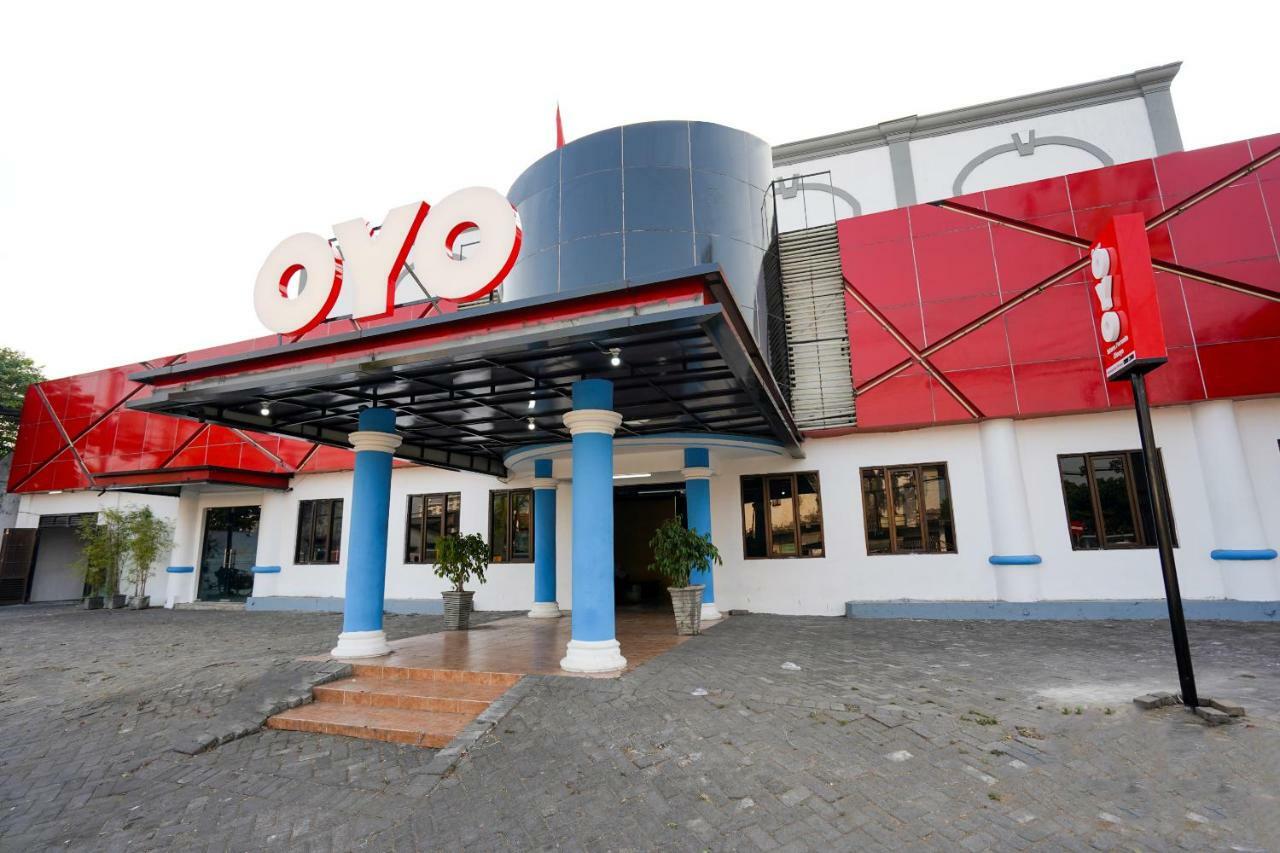 Oyo 1449 Istana Permata Dinoyo Surabaya Esterno foto